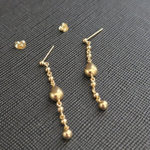 Gold dangling earring - Picture 9 of 17
